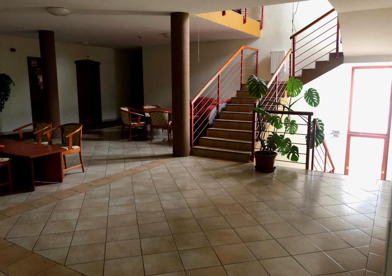Hotel Imperial Gyogyszallo Es Gyogyfurdo Kiskorös Exterior foto